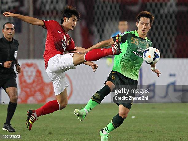 Liao Lisheng of Guangzhou Evergrande in action with Kim Nam Il of Jeonbuk Hyundai Motors during the Asian Champions League match between Guangzhou...