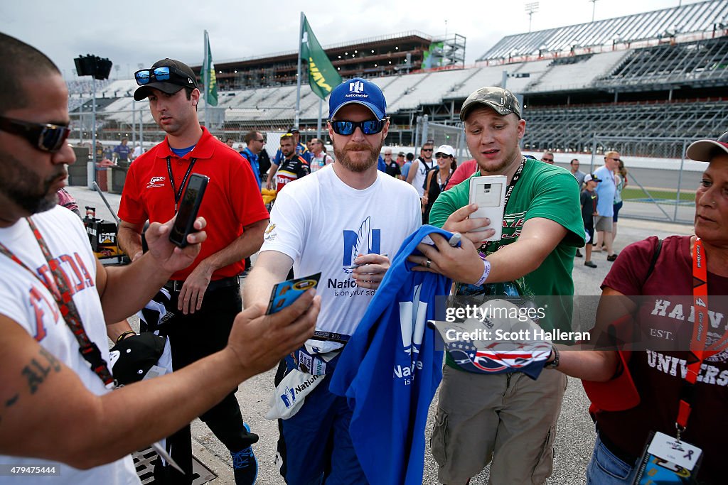 NASCAR Sprint Cup Series Coke Zero 400 - Qualifying