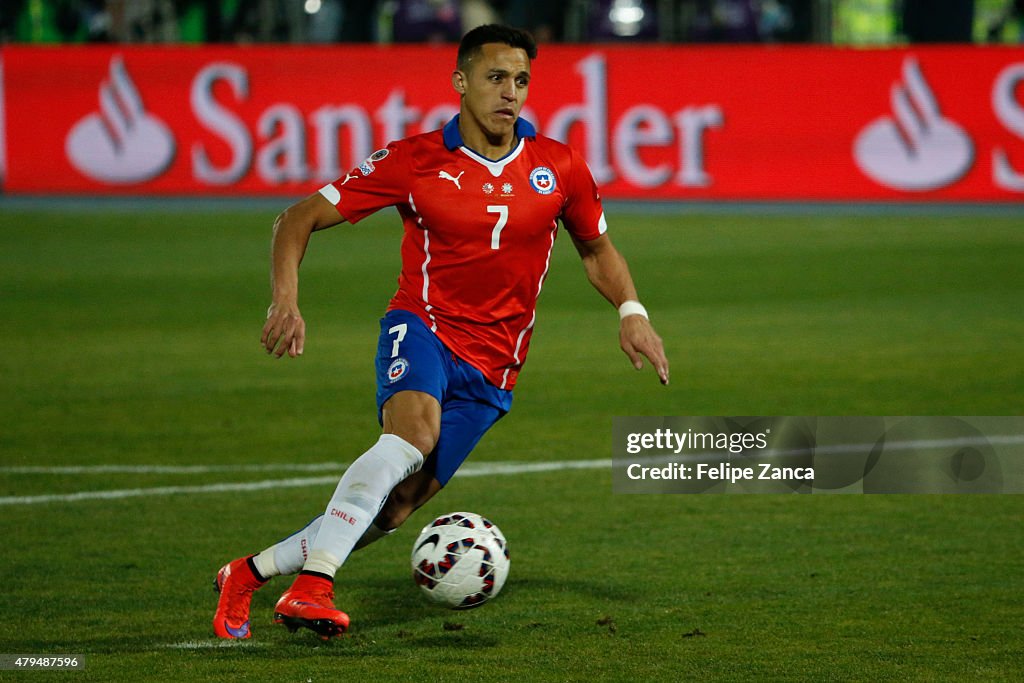 Chile v Argentina - 2015 Copa America Chile Final