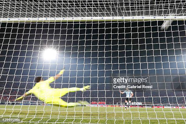 Gonzalo Higuain of Argentina fails the second penalty in the penalty shootout during the 2015 Copa America Chile Final match between Chile and...
