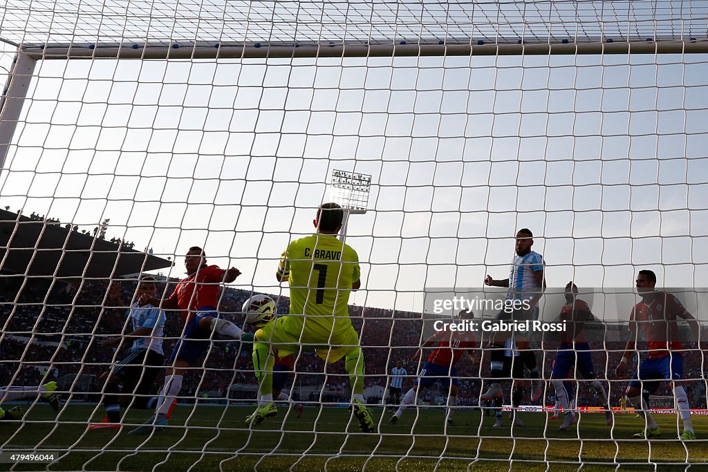 Chile v Argentina - 2015 Copa America Chile Final