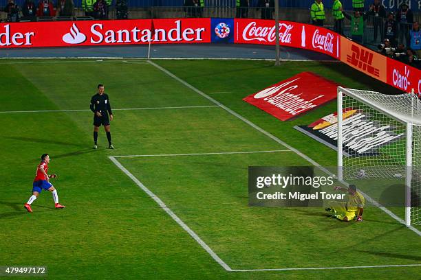 Alexis Sanchez of Chile scores the fourth penalty kick in the penalty shootout during the 2015 Copa America Chile Final match between Chile and...