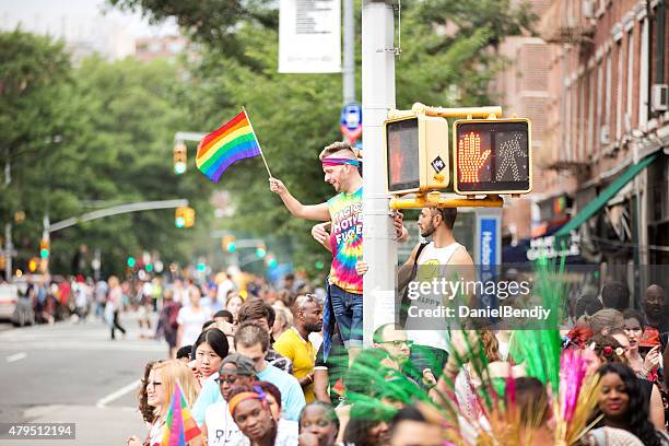 la ville de new york à la gay pride parade 2015 - greenwich village photos et images de collection