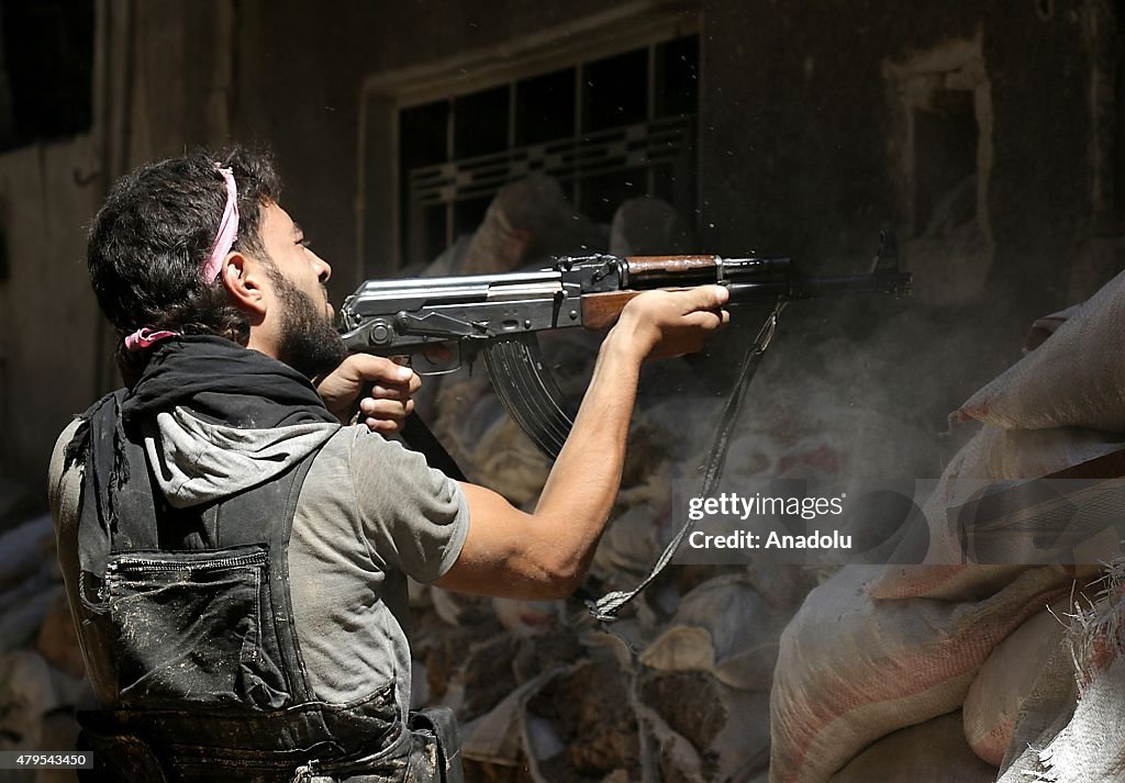 Syrian oppositions clash with Assad regime forces in Jobar...