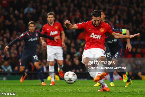 Robin van Persie of Manchester United scores the opening goal from a penalty kick during the UEFA Champions League Round of 16 second round match...