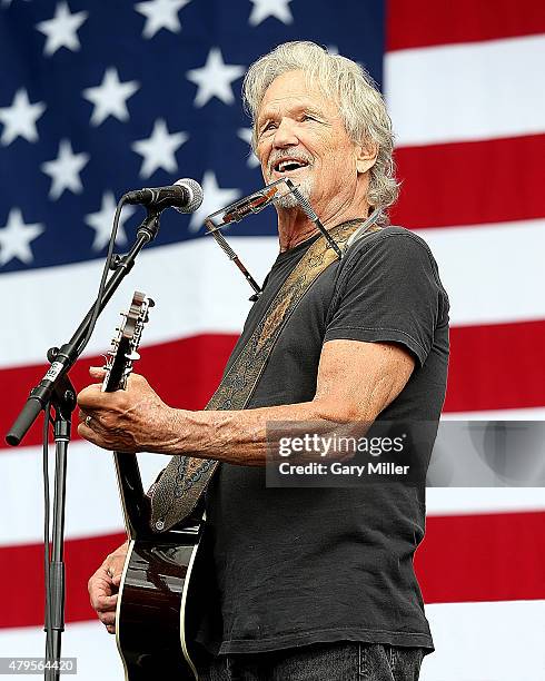 Kris Kristofferson performs in concert during Willie Nelson's 42nd Annual 4th of July Picnic at Austin360 Amphitheater on July 4, 2015 in Austin,...