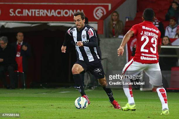 Jorge Henrique of Internacional battles for the ball against Thiago Ribeiro of Atletico-MG during the match between Internacional and Atletico-MG as...