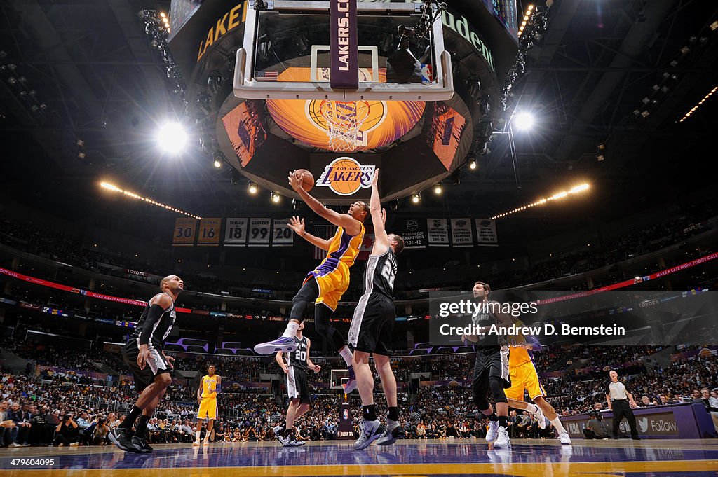 San Antonio Spurs v Los Angeles Lakers