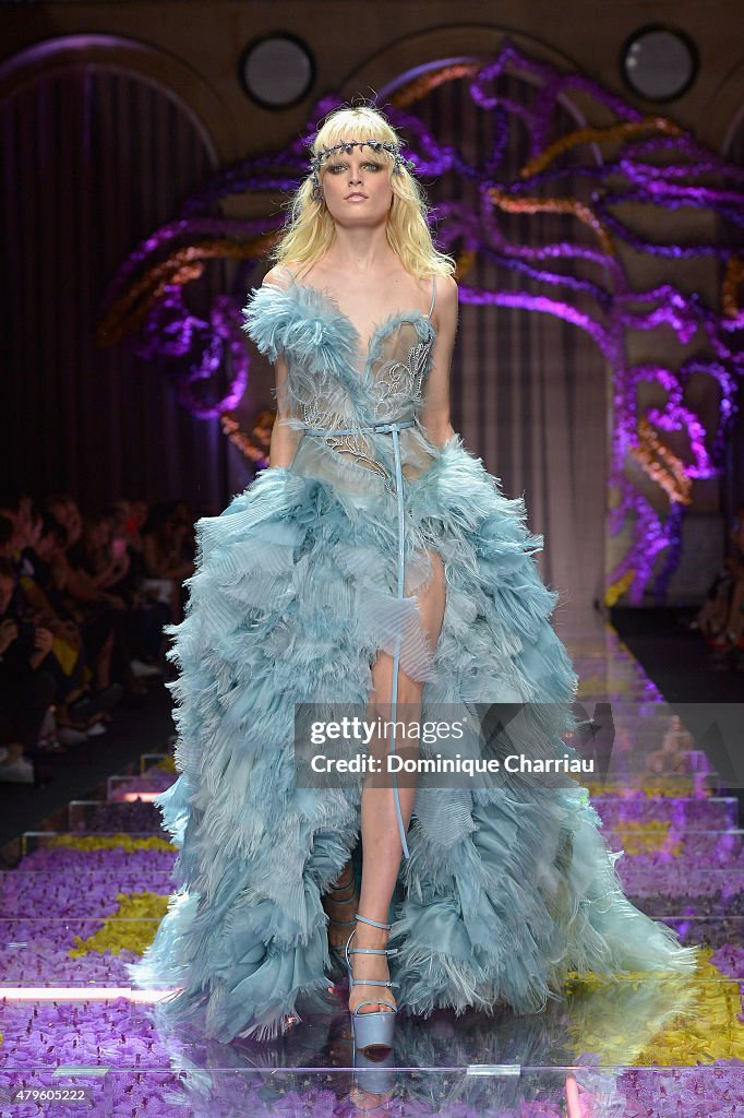 Versace : Runway - Paris Fashion Week - Haute Couture Fall/Winter 2015/2016