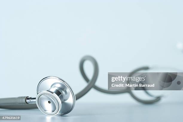 stethoscope - medische apparatuur stockfoto's en -beelden