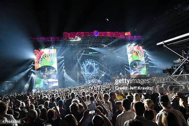 Trey Anastasio, Phil Lesh, Bill Kreutzmann, Bob Weir, Mickey Hart, Jeff Chimenti and Bruce Hornsby of The Grateful Dead perform during the "Fare Thee...