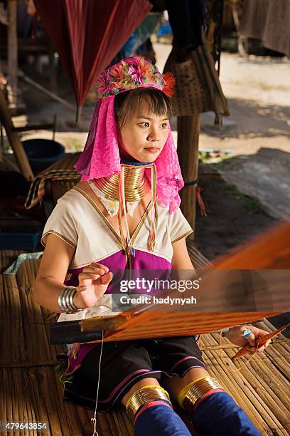 portrait of woman from long neck karen tribe - padaung stockfoto's en -beelden