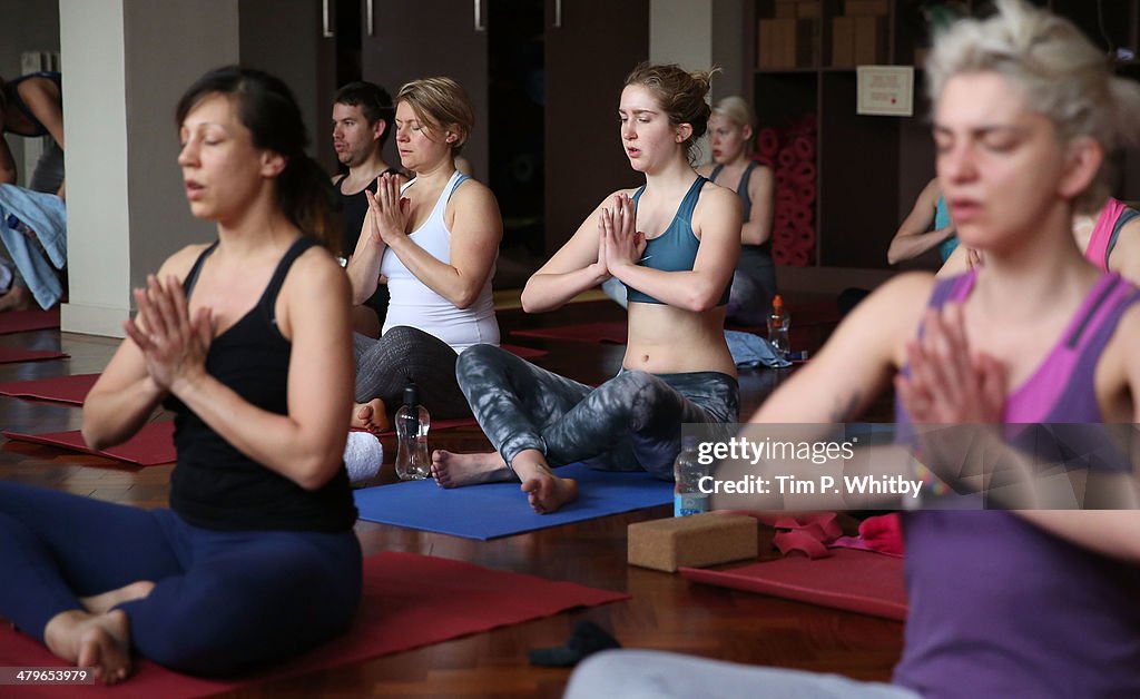 Lululemon athletica Hosts Complimentary Yoga Citywide