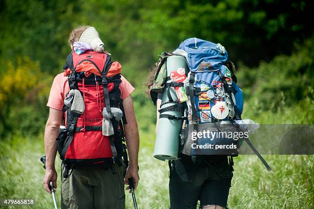 nahaufnahme der pilger in die camino de santiago. - jakobsweg stock-fotos und bilder