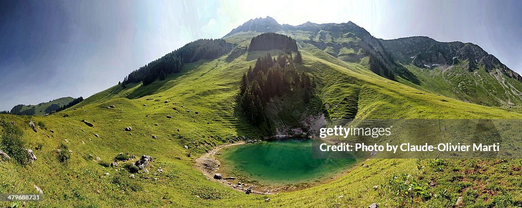 Petit lac de montagne