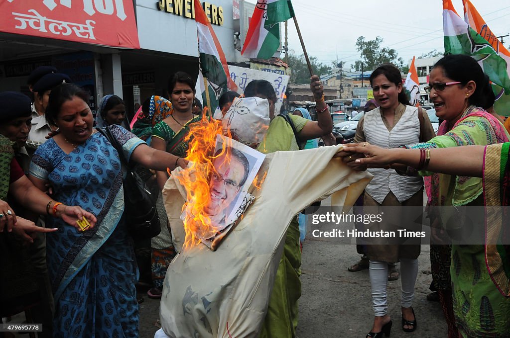 Congress Women Wing Protest Against Deaths In PEB Scam