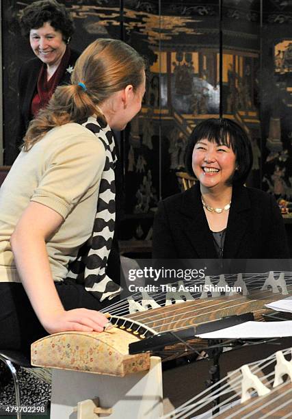 Japanese first lady Hitomi Noda talks with a student at Columbia University on the sidelines of the United Nations General assembly on September 22,...