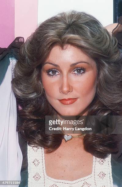 Actress Linda Thompson poses for a portrait in 1977 in Los Angeles, California.