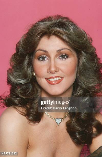 Actress Linda Thompson poses for a portrait in 1977 in Los Angeles, California.