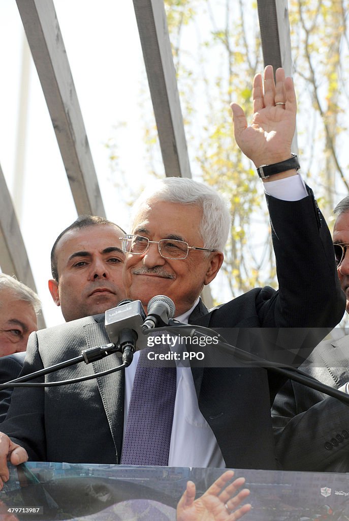 President Mahmud Abbas greets supporters following his trip to Washington DC