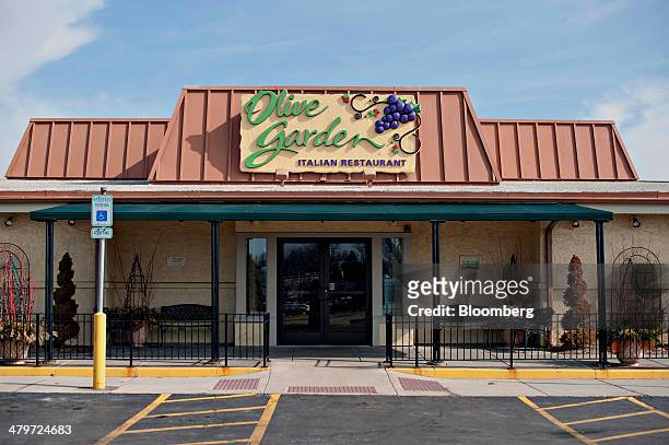 Darden Restaurants Inc. Olive Garden location stands in Peoria, Illinois, U.S., on Tuesday, March 18, 2014. Darden Restaurants Inc. Is scheduled to...