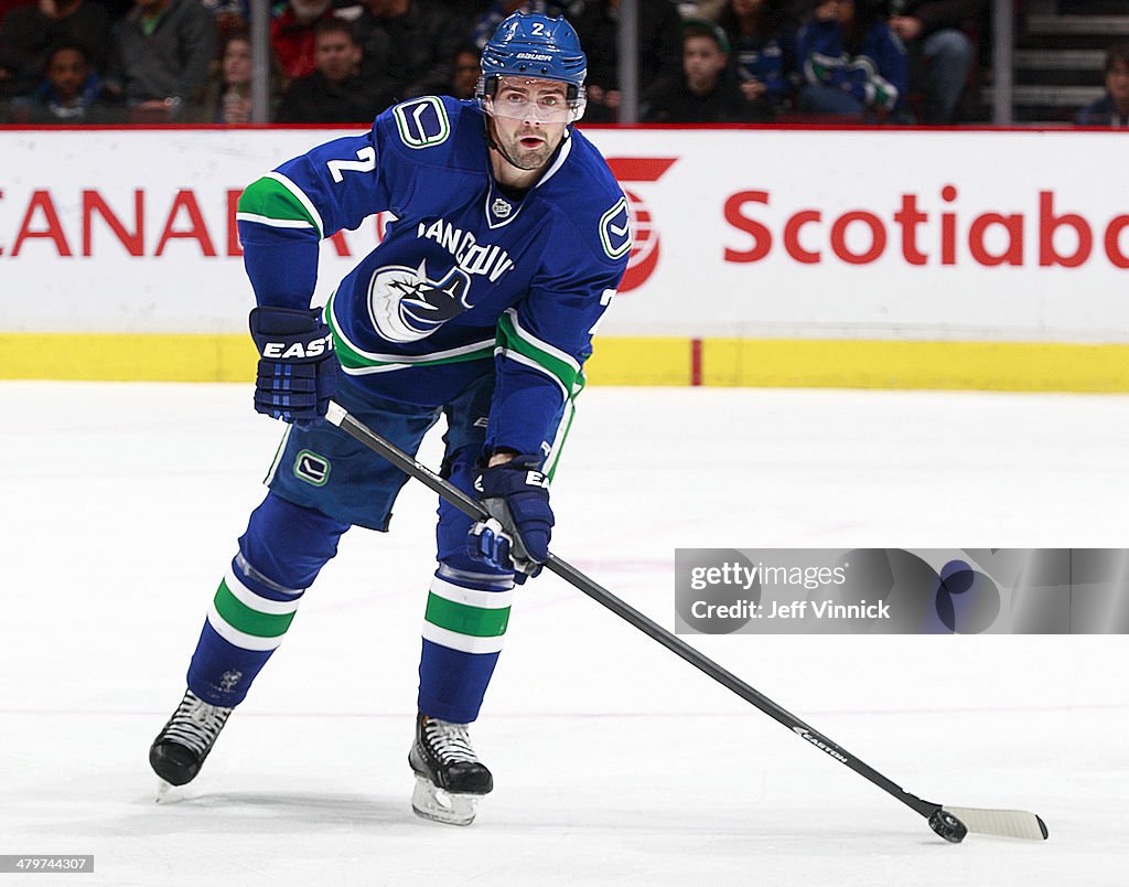 New York Islanders v Vancouver Canucks