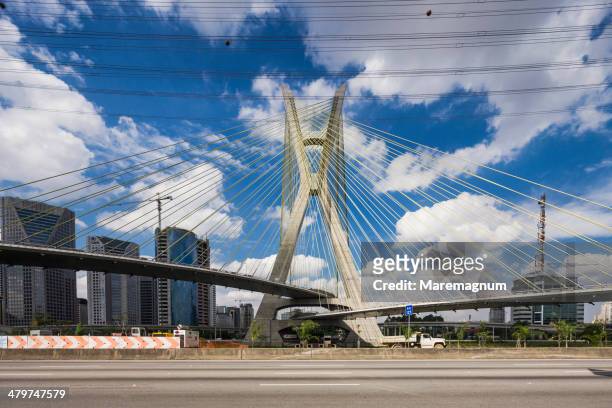 morumbi district, octavio frias de oliveira bridge - cable stayed bridge stock-fotos und bilder