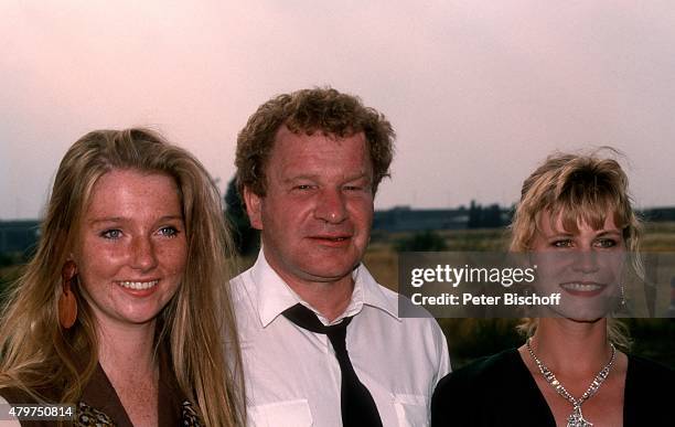 "Katja Studt, Michael Hanemann, Anne Kasprik, ARD-Krimi-Serie ""Einsatz für Lohbeck"" , Folge 5 ""Rheingold"" am in Duisburg, Deutschland. "