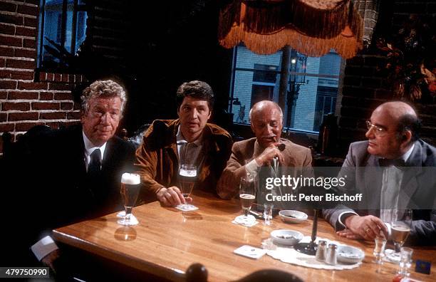 "Heinz Reincke, Christian Quadflieg, Wolfgram Schaerf, Hans Häckermann, ZDF-Serie ""Der Landarzt"" am in Kappeln, Deutschland. "