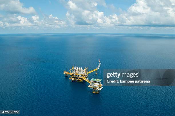 oil and gas drilling platform - oil rig stock pictures, royalty-free photos & images