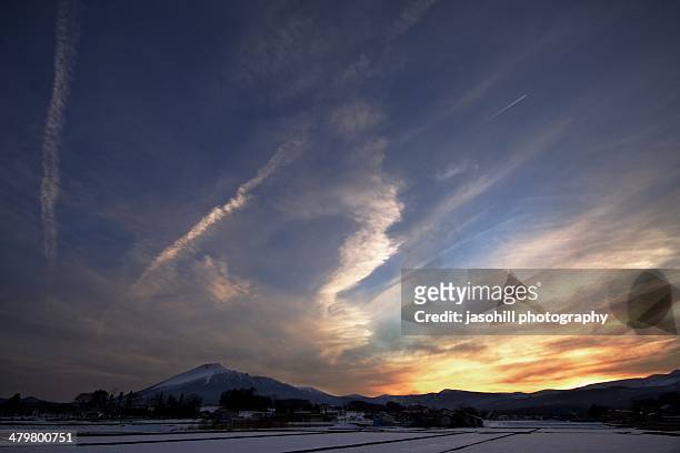 winter sunset in japan - 岩手山 ストックフォトと画像
