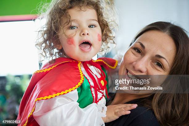 portrait of a small girl with his mother - hazel bond fotografías e imágenes de stock
