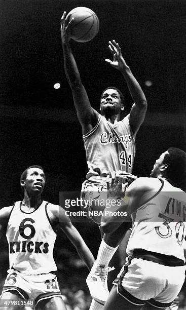Quintin Dailey of the Chicago Bulls shoots against the New York Knicks circa 1983 at Chicago Stadium in Chicago, Illinois. NOTE TO USER: User...