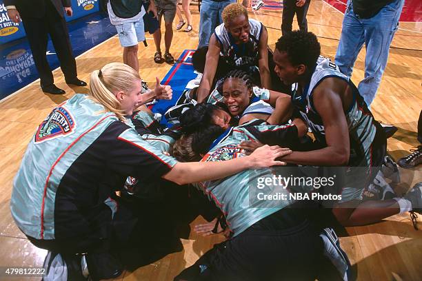 The New York Liberty celebrate after Teresa Weatherspoon makes a 50 foot buzzer beater against the Houston Comets in Game 2 of the 1999 WNBA Finals...