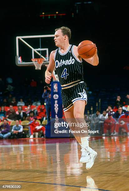 Scott Skiles of the Orlando Magic dribbles the ball against the Washington Bullets during an NBA basketball game circa 1991 at the Capital Centre in...