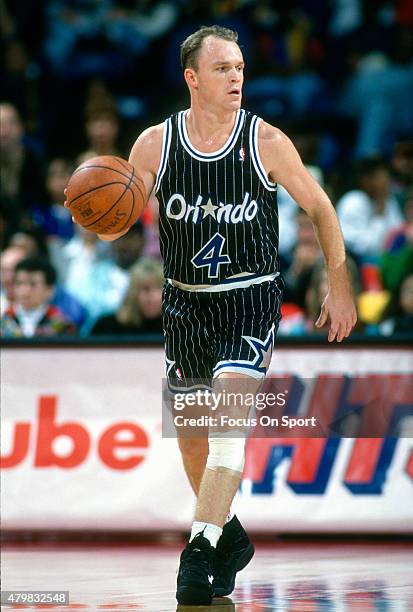 Scott Skiles of the Orlando Magic dribbles the ball against the Washington Bullets during an NBA basketball game circa 1993 at the Capital Centre in...