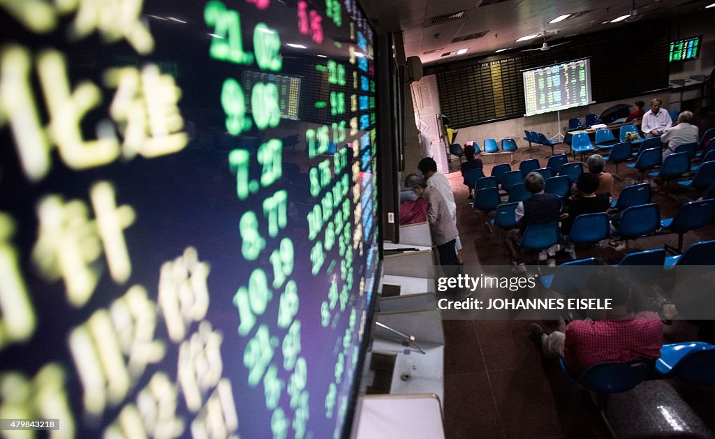 CHINA-ECONOMY-POLITICS-STOCKS