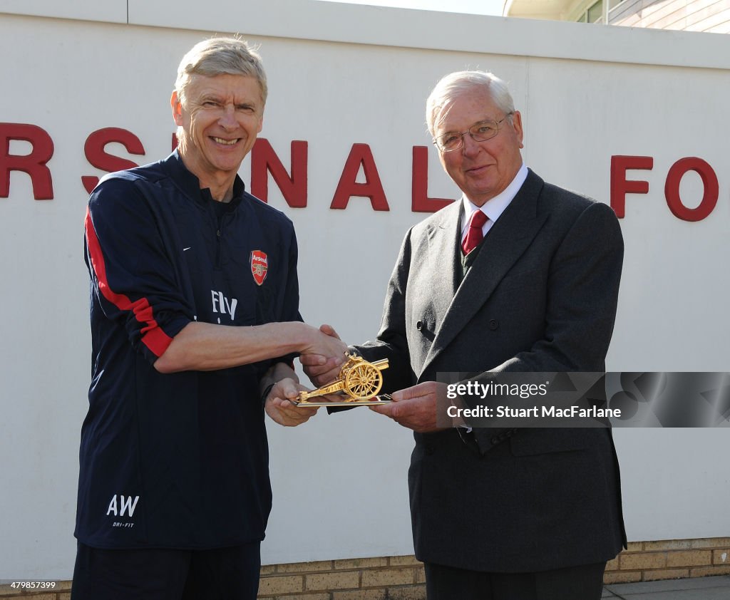 Arsene Wenger's 1000th Game Presentation