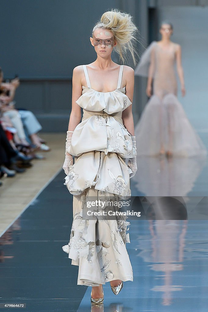 Maison Margiela - Couture Fall 2015 Runway - Paris Haute Couture Fashion Week