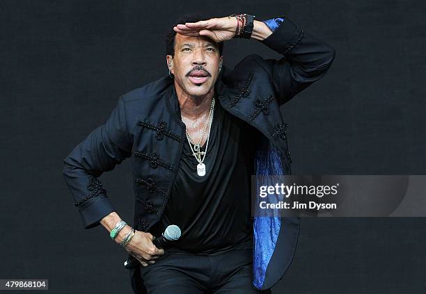 Lionel Richie performs live on the Pyramid stage during the third day of Glastonbury Festival at Worthy Farm, Pilton on June 28, 2015 in Glastonbury,...