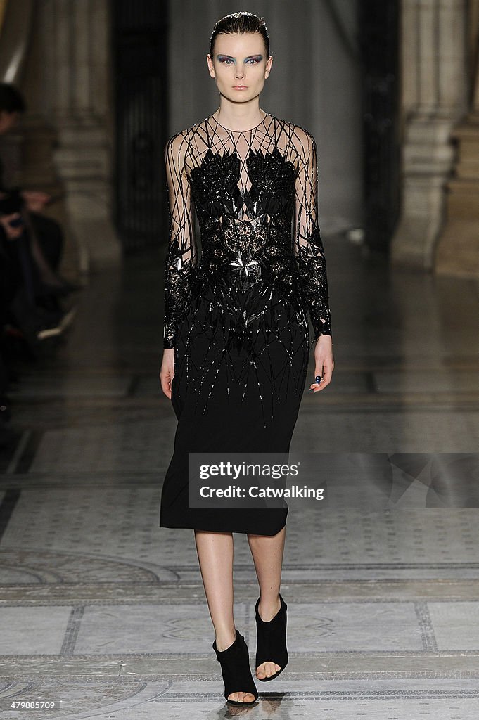 Julien Macdonald - Runway RTW - Fall 2014 - London Fashion Week