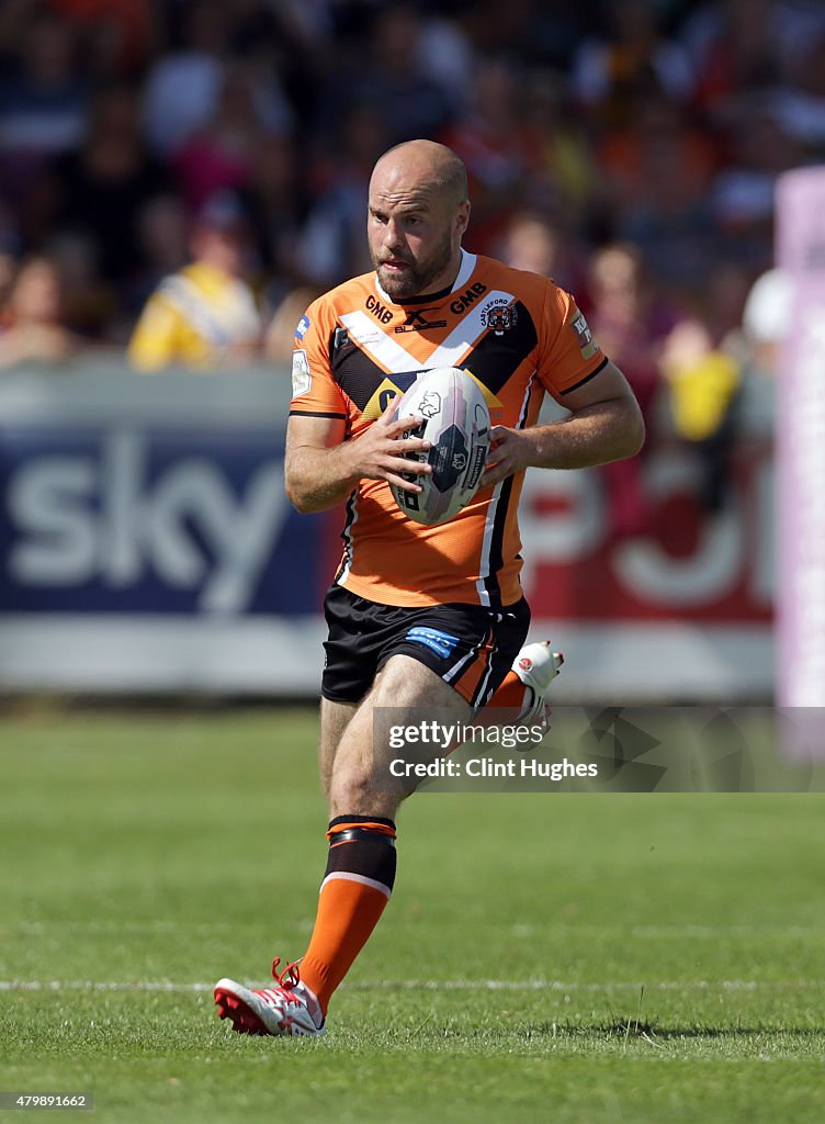 Castleford Tigers v Widnes Vikings - First Utility Super League