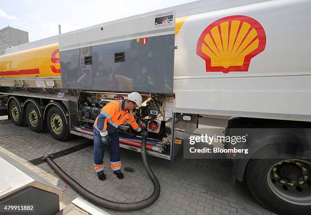 Shell Tea Tanker Shell Oil Tanker Photos and Premium High Res Pictures - Getty Images