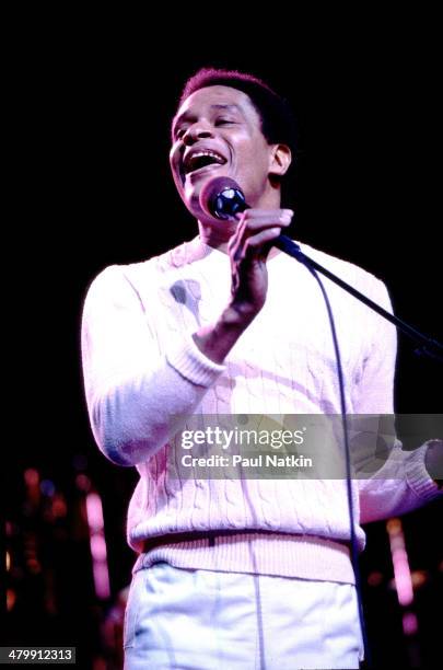 Musician Al Jarreau performs onstage, Champaign, Illinois, July 28, 1987.