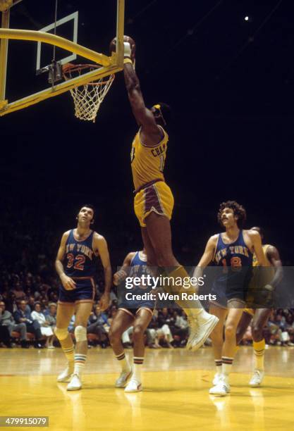 Wilt Chamberlain of the Los Angeles Lakers goes for a dunk as Jerry Lucas, Walt Frazier and Phil Jackson of the New York Knicks look on circa 1972 at...