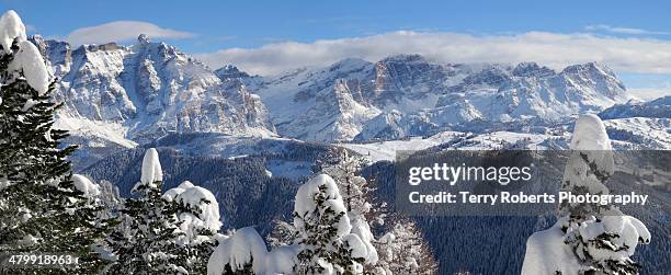 dolomites in the snow - colfosco stockfoto's en -beelden