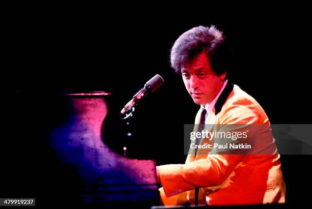 Musician Billy Joel performs onstage at the Rosemont Horizon, Rosemont, Illinois, November 4, 1982.