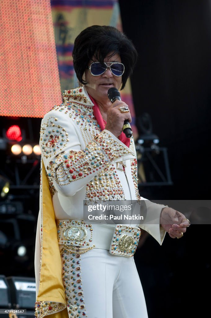 Bill Murray Performs Onstage