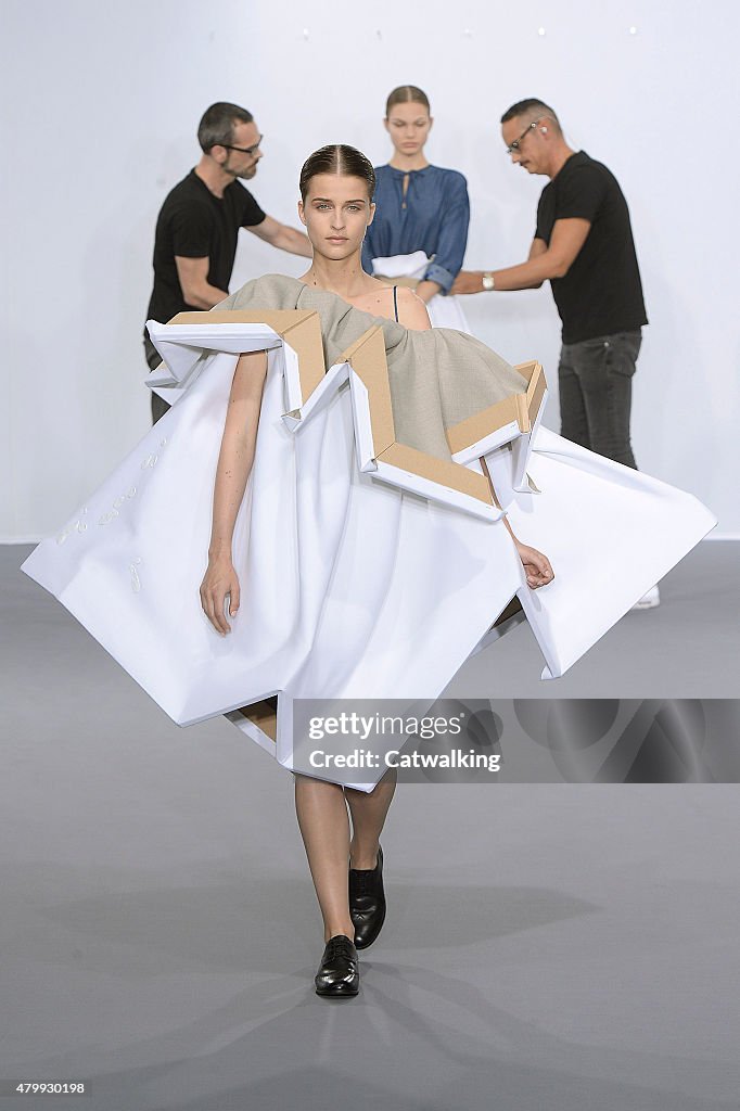 Viktor & Rolf - Couture Fall 2015 Runway - Paris Haute Couture Fashion Week