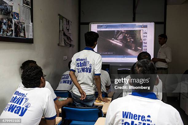 Computer Operator Photo Student 896 Computer Operator Indian Stock Photos, High-Res Pictures, and ...